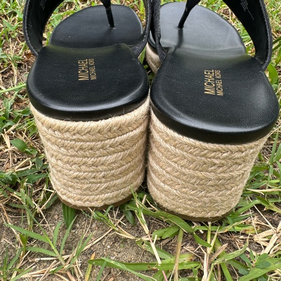 re-took picMichael Kors size 9 black tan sandals, high platform never worn - Picture 5 of 10